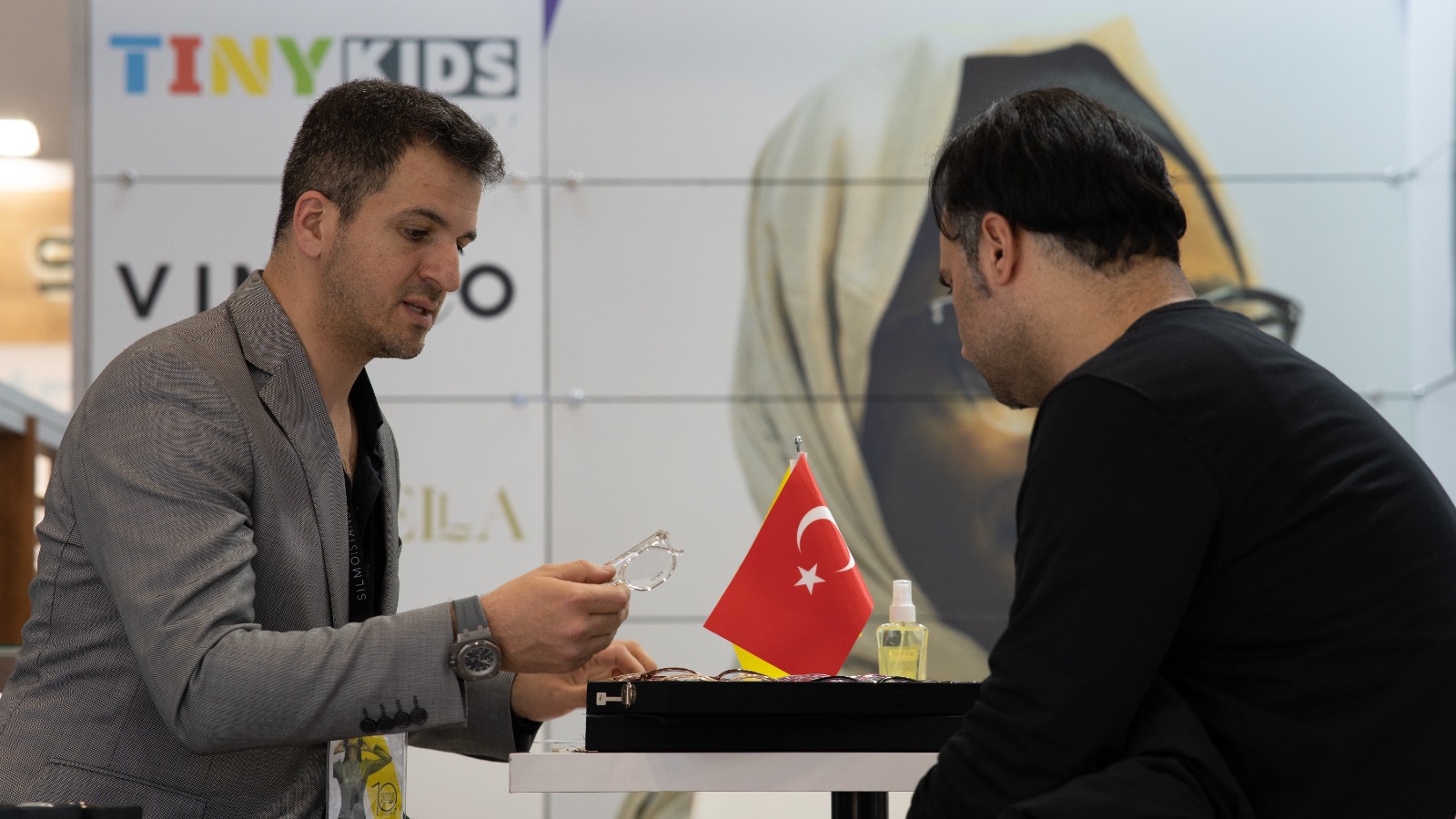 2023 Silmo Fuarı || Anatolia Ventures Optik | Erkek Gözlüğü Üretim, Kadın Gözlüğü Üretim, Çocuk Gözlüğü Üretim, Kolej Gözlüğü Üretim, Okuma Gözlüğü Üretim, Unisex Gözlüğü Üretim, Güneş Gözlüğü Üretim , Köprül Gözlüğü Üretim,  Erkek Gözlüğü, Kadın Gözlüğü, Çocuk Gözlüğü, Kolej Gözlüğü, Okuma Gözlüğü, Unisex Gözlüğü, Güneş Gözlüğü, Frenk Gözlüğü, Frenk Metal Gözlüğü, Frenk Okuma Gözlüğü, Frenk Güneş Gözlüğü, Köprül Gözlüğü